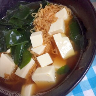 豆腐とわかめのチキンラーメン☆